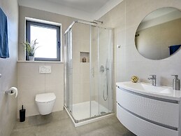 Modern Villa With Private Swimming Pool