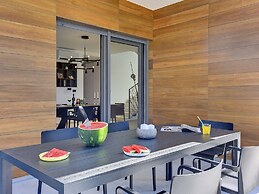 Modern Villa With Private Swimming Pool