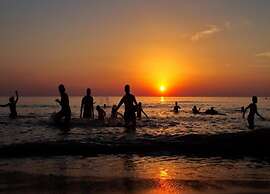 Beautiful House With Large Garden by the sea