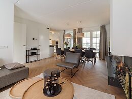 Beautiful Holiday Home With a Whirlpool