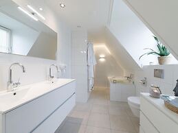 Beautiful Holiday Home With a Whirlpool