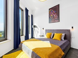 Luxury Villa With Private Pool and Terrace