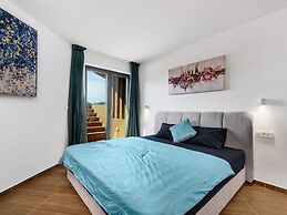 Luxury Villa With Private Pool and Terrace