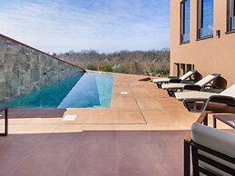 Luxury Villa With Private Pool and Terrace