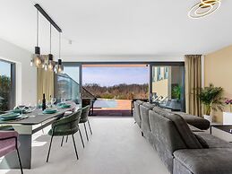 Luxury Villa With Private Pool and Terrace