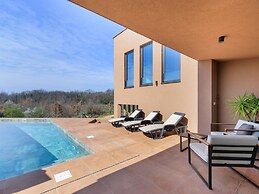 Luxury Villa With Private Pool and Terrace