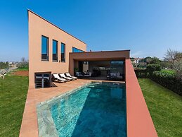Luxury Villa With Private Pool and Terrace