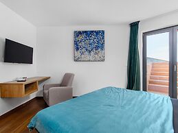 Luxury Villa With Private Pool and Terrace