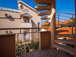 Apartments Amalia - Two Bedroom Apartment With Terrace