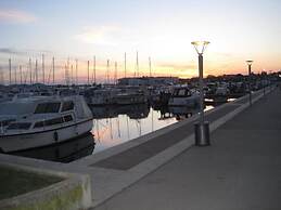 Apartments Amalia - Two Bedroom Apartment With Terrace