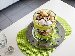 The 3 Sparrows With a Central Location