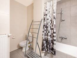 The 3 Sparrows With a Central Location