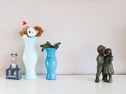 The 3 Sparrows With a Central Location