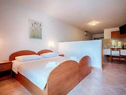 Apartments Bruna Lastovo-comfort One Bedroom Apartment With Balcony an