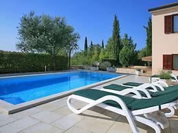 Villa Rosy Comfortable Holiday Residence