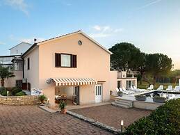 Villa Rosy Comfortable Holiday Residence