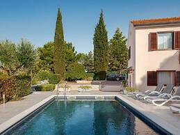 Villa Rosy Comfortable Holiday Residence