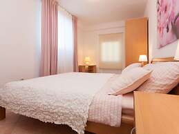 Villa Rosy Comfortable Holiday Residence