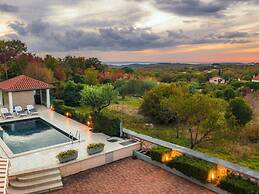 Villa Rosy Comfortable Holiday Residence