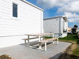 Beautiful Chalet in Middelkerke, 300m From the sea