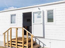 Beautiful Chalet in Middelkerke, 300m From the sea