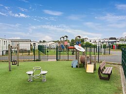 Beautiful Chalet in Middelkerke, 300m From the sea