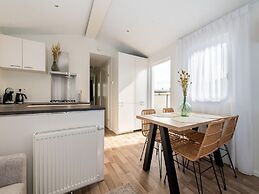 Beautiful Chalet in Middelkerke, 300m From the sea