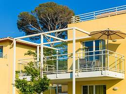 Nice Apartment With Sleeping Cabin in the Provence