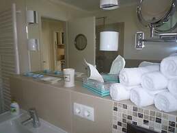 Deck 3 Modern Retreat