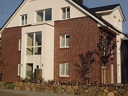 Deck 3 Modern Retreat