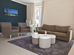 Deck 3 Modern Retreat