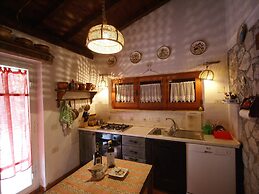 Charming Cottage With Panoramic Pool