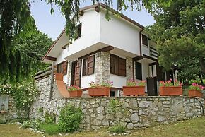 Charming Cottage With Panoramic Pool