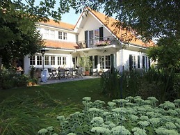 Holiday Home in Vlaanderen With Garden