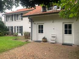 Holiday Home in Vlaanderen With Garden