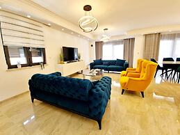 Villa With Swimming Pool and Fenced Garden