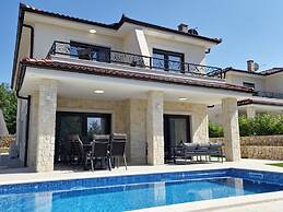 Villa With Swimming Pool and Fenced Garden
