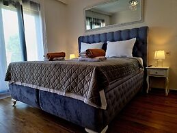 Villa With Swimming Pool and Fenced Garden