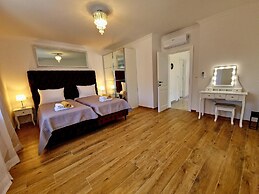 Villa With Swimming Pool and Fenced Garden