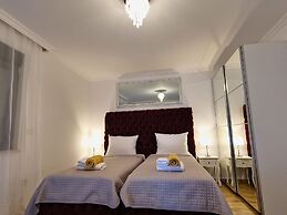 Villa With Swimming Pool and Fenced Garden