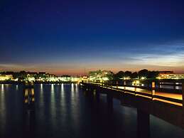 Houseboat Comfortable Vacation Home