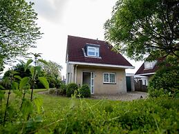 Spacious Holiday Home With Private Jetty
