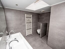 Spacious Holiday Home With Private Jetty
