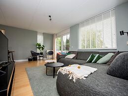 Spacious Holiday Home With Private Jetty
