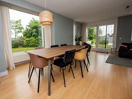 Spacious Holiday Home With Private Jetty