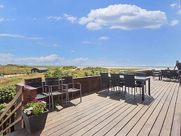 Hotel Fano With Free Access to Park