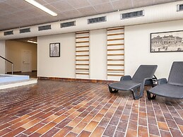 Hotel Fano With Free Access to Park