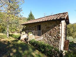 Lovely Cottage in Bagni di Lucca Amidst Fields