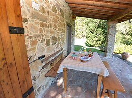 Lovely Cottage in Bagni di Lucca Amidst Fields