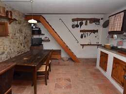 Lovely Cottage in Bagni di Lucca Amidst Fields